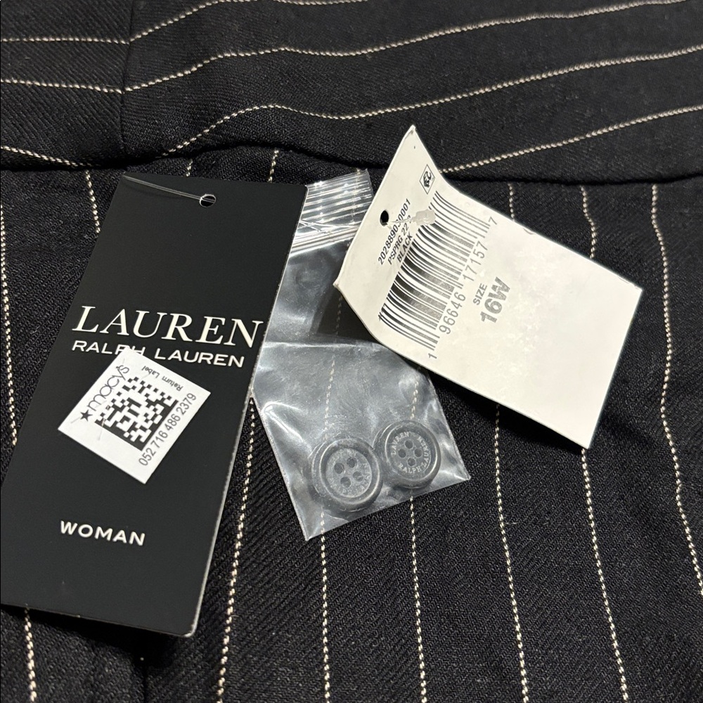 Lauren Ralph Lauren Plus Pinstripe Linen Blend Shorts - Picture 11 of 11